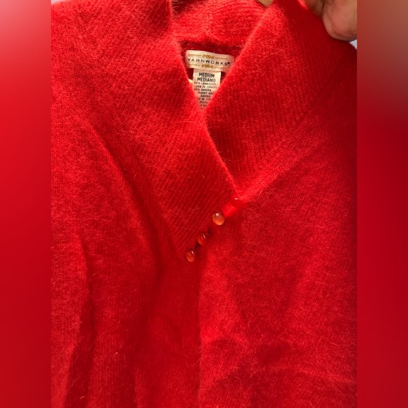 Yarnworks Red V-Neck Sweater Lambswool, Angora for Women
Size: M - Picture 8 of 9